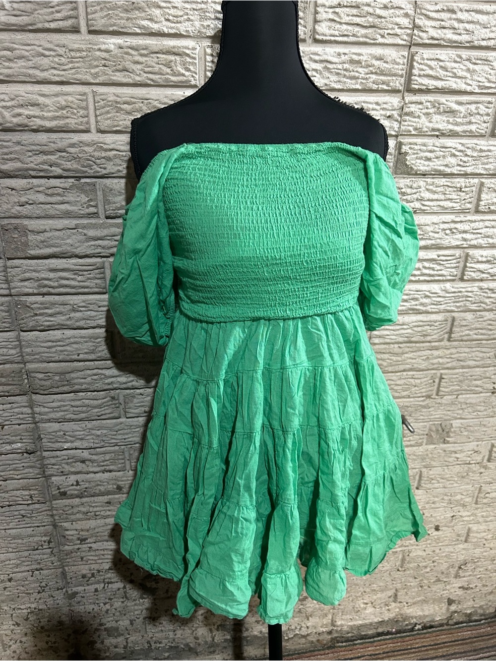 Alter’d State Green Off-Shoulder Smocked Mini Tiered Skirt Sundress Size XS